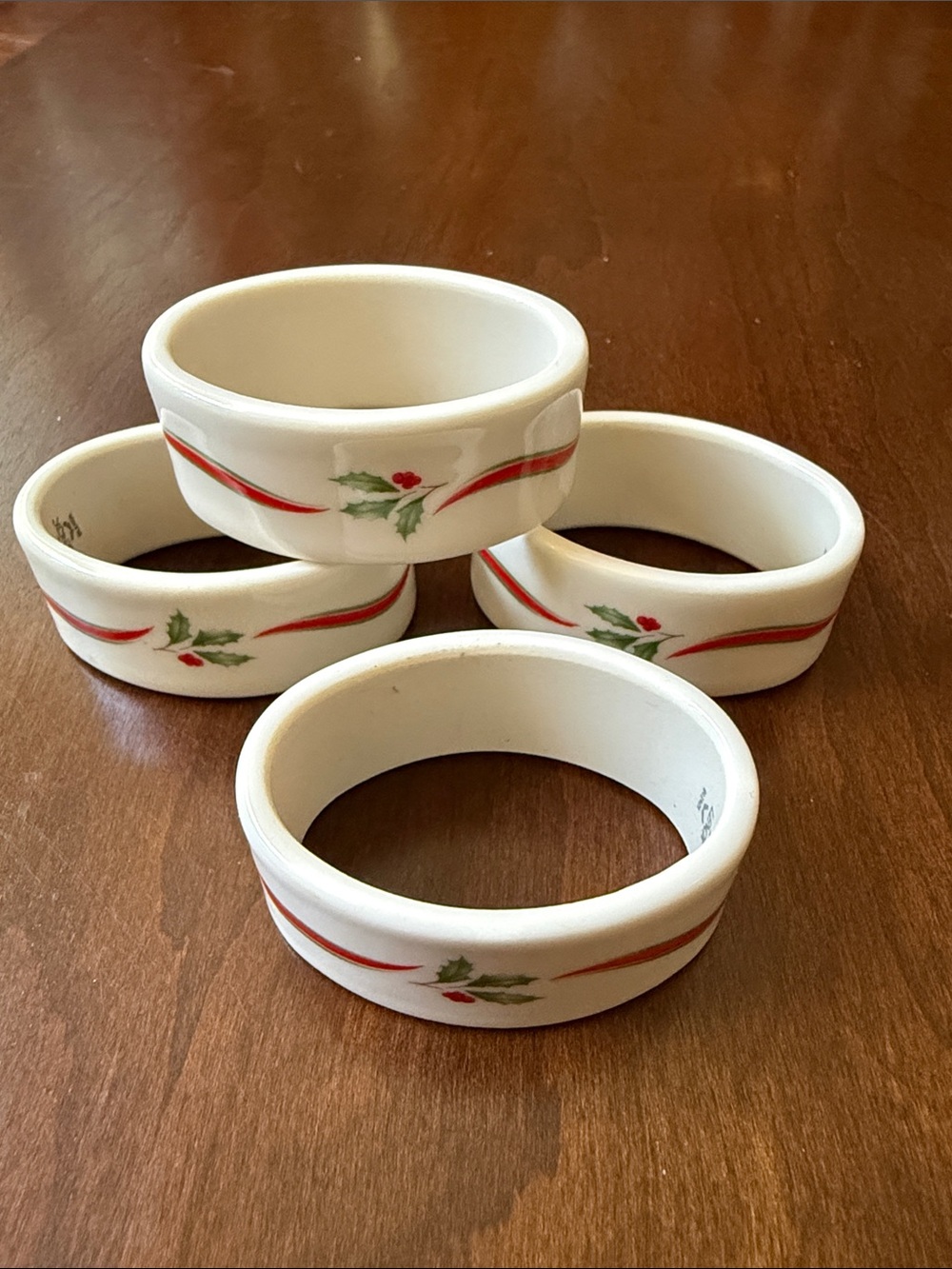 Lenox porcelain Holiday Napkin Rings set of 4 White with Red & Green Holly Motif
